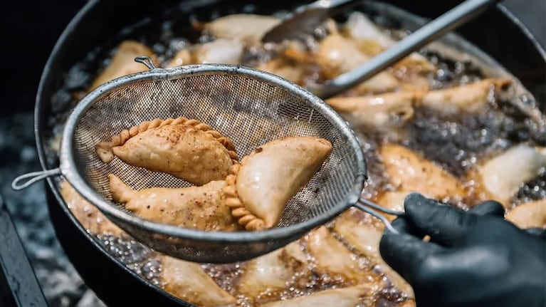 El hecho ocurrió con un recipiente en el que freían empanadas para la venta.