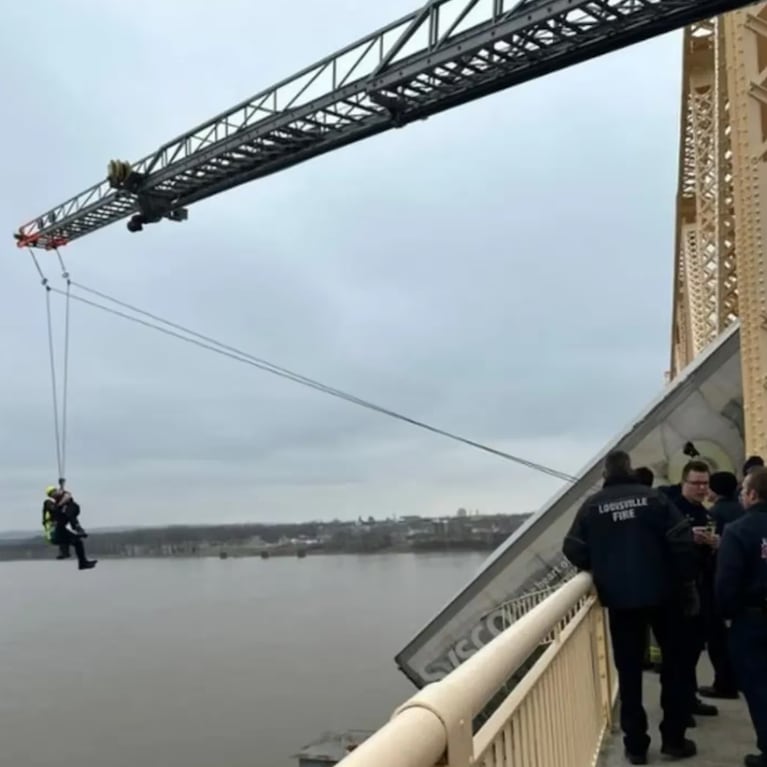 El hecho ocurrió en el puente Clark Memorial (Foto: X/louisvillemayor)