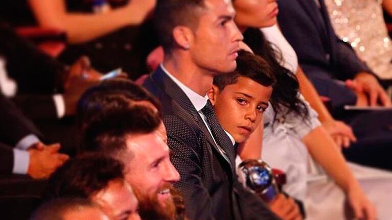 El hijo de Cristiano admira a Lionel Messi, pero el posteo fue de un hacker.