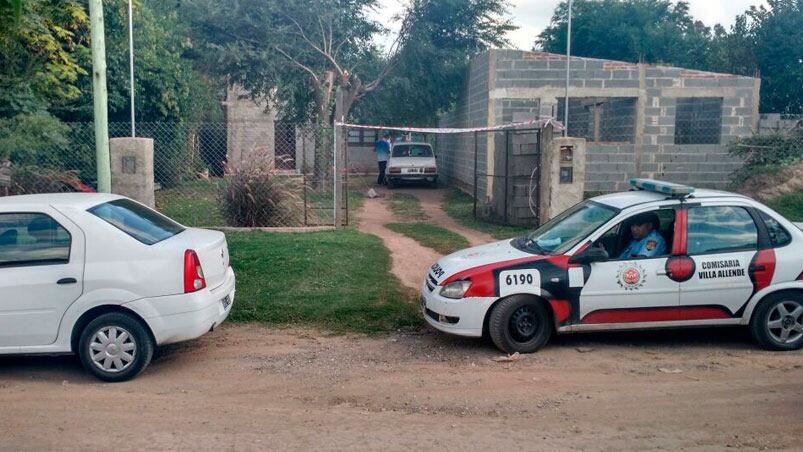 El hijo encontró el cuerpo de su madre sin vida, tirado en la habitación.