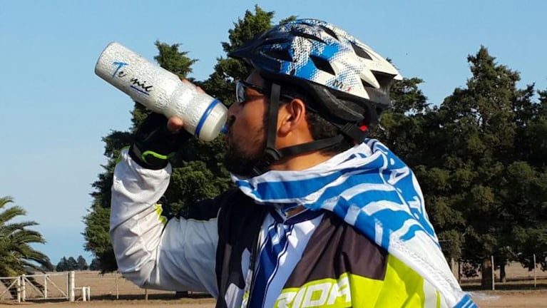 El hincha de Talleres que va en bici a Formosa