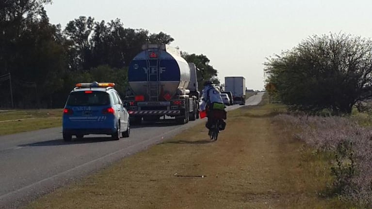 El hincha de Talleres que va en bici a Formosa