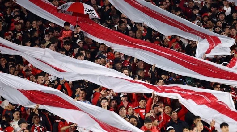El hincha murió en plena tribuna del Monumental.