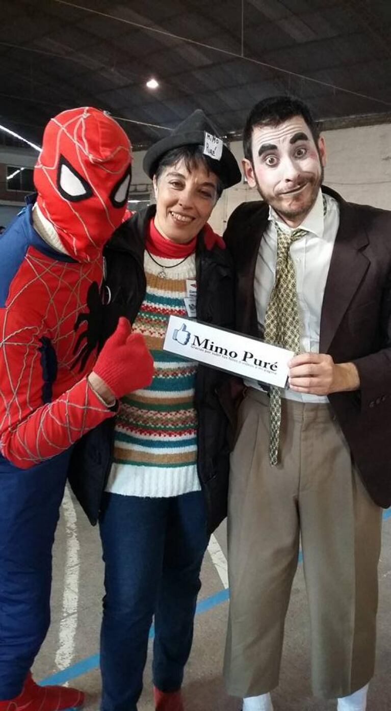 El hombre araña está en Córdoba y es solidario