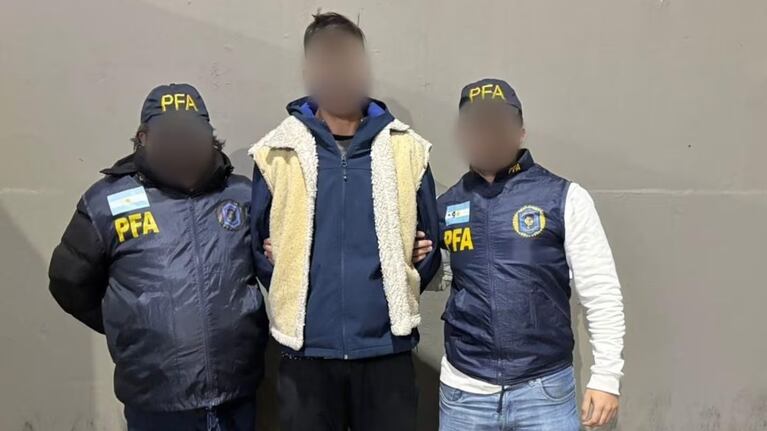 El hombre bajó del colectivo y fue detenido de inmediato.