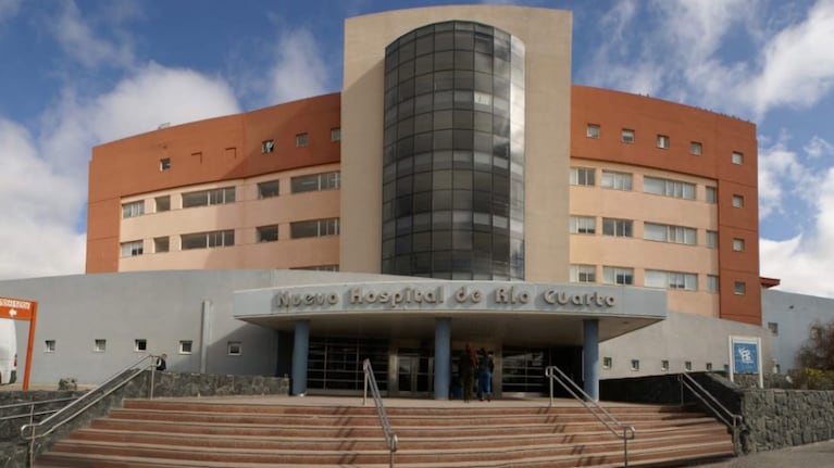 El hombre baleado fue internado en el Hospital San Antonio de Padua, en Río Cuarto.