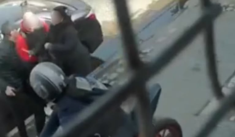 El hombre defendió a su pareja y mató a uno de los delincuentes.