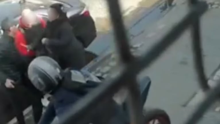 El hombre defendió a su pareja y mató a uno de los delincuentes.