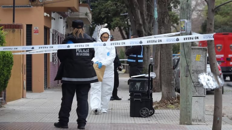 El hombre dejó una carta después de asesinar con un arma blanca a su esposa.