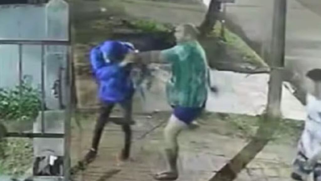 El hombre en calzoncillos frustró el robo en El Palomar, Buenos Aires.