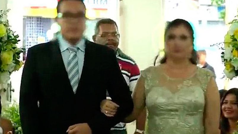 El hombre entró detrás de la novia y el padrino, antes de disparar contra los invitados.