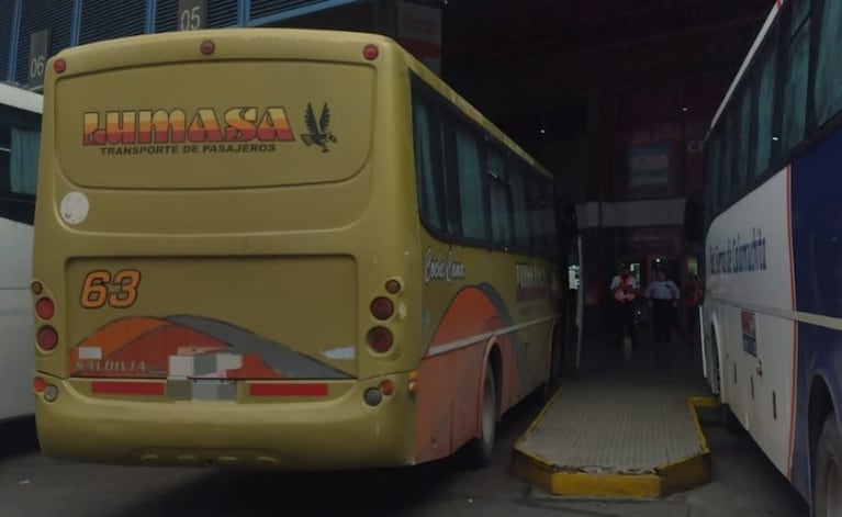 El hombre falleció tras descompensarse en el colectivo.