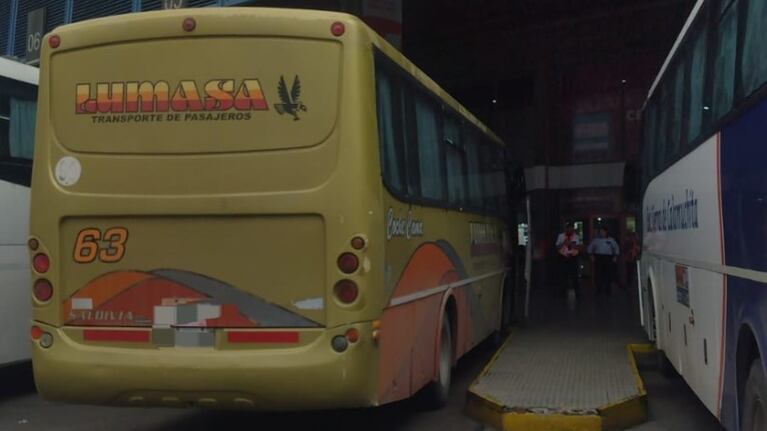 El hombre falleció tras descompensarse en el colectivo.