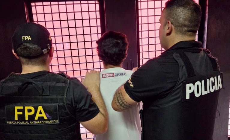 El hombre fue atrapado en la vía pública.