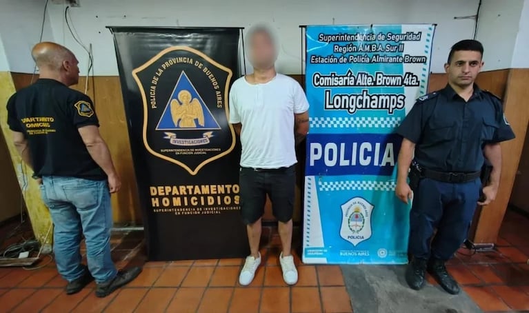 El hombre fue descubierto por las cámaras de seguridad.