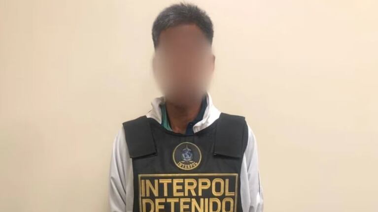 El hombre fue descubierto por una foto en su Facebook.