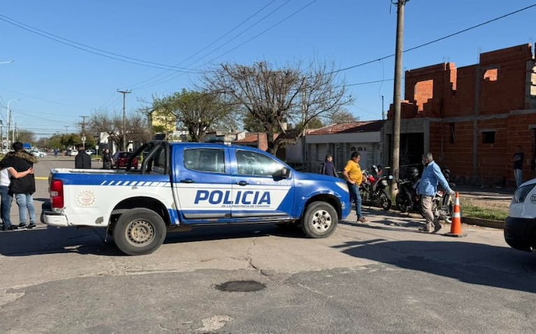 El hombre fue embestido en plena calle.