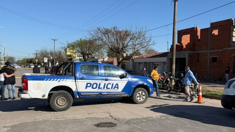 El hombre fue embestido en plena calle.