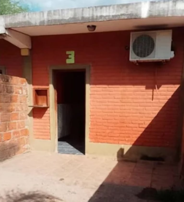 El hombre fue hallado muerto en la habitación 3 del hotel alojamiento.