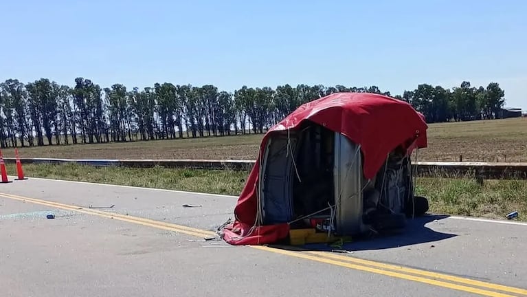 El hombre habría mordido la banquina.