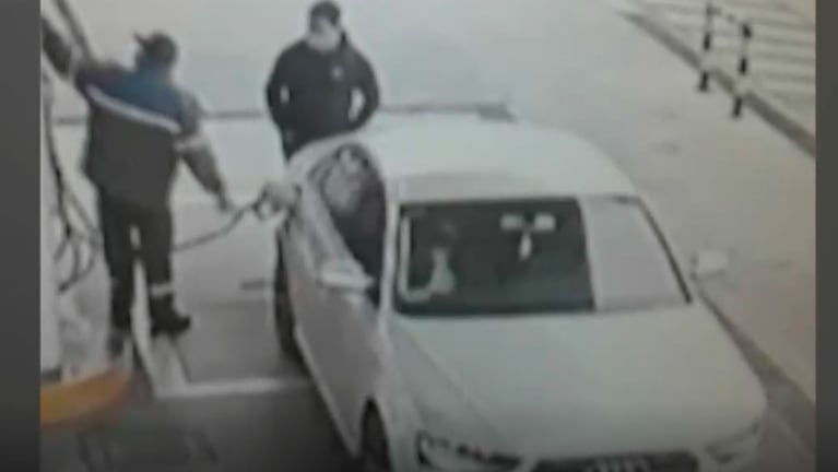 El hombre huyó en el Audi con una carga de 2.000 pesos sin pagar.