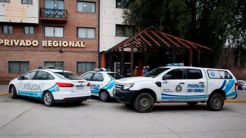 El hombre intentó escapar del hospital y se arrojó de un segundo piso. (Foto: Perfil)