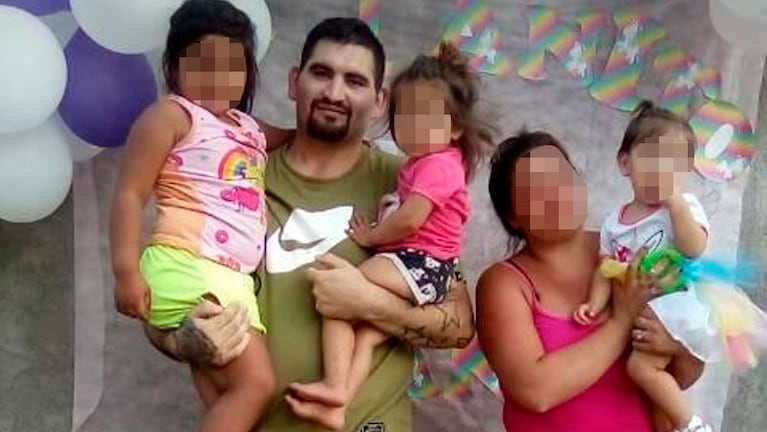 El hombre intentó proteger a sus pequeñas hijas con su cuerpo.