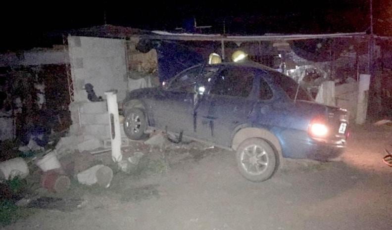 El hombre murió en el hospital de la zona luego de ser rescatado por bomberos. 