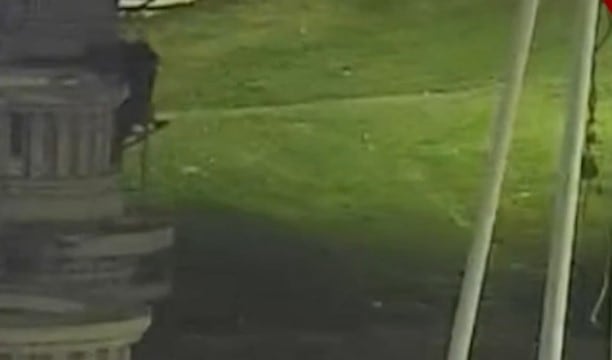 El hombre no dudó y se lanzó desde el Puente Centenario.