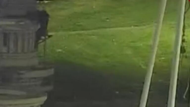El hombre no dudó y se lanzó desde el Puente Centenario.