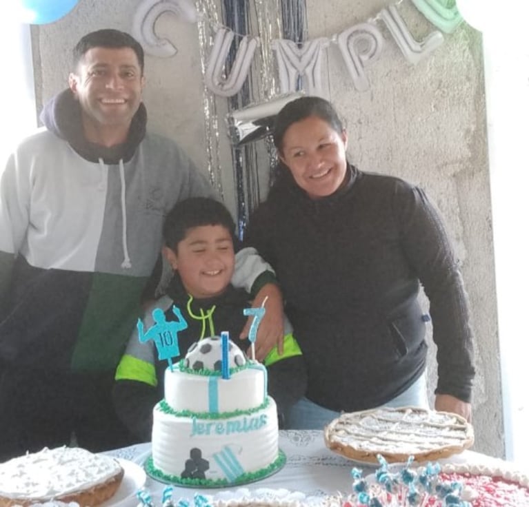 El hombre no puede levantarse de la cama desde hace siete meses.