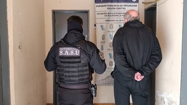 El hombre quedó detenido después del arranque de violencia extrema.