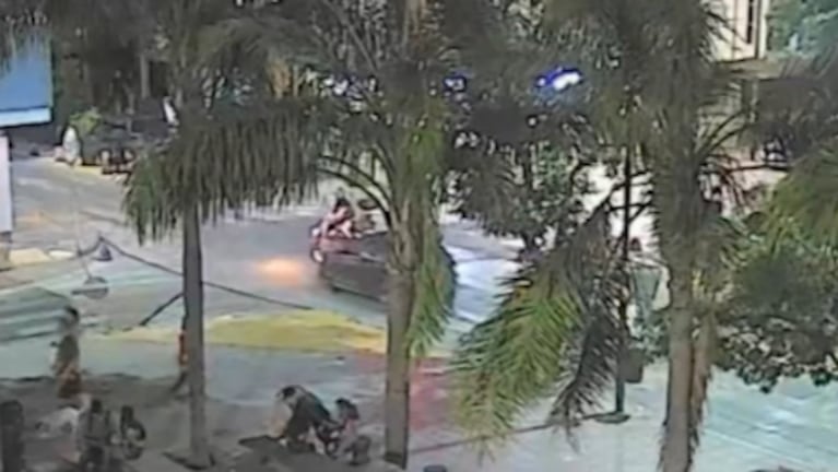 El hombre quedó preso tras ser atrapado por los policías.