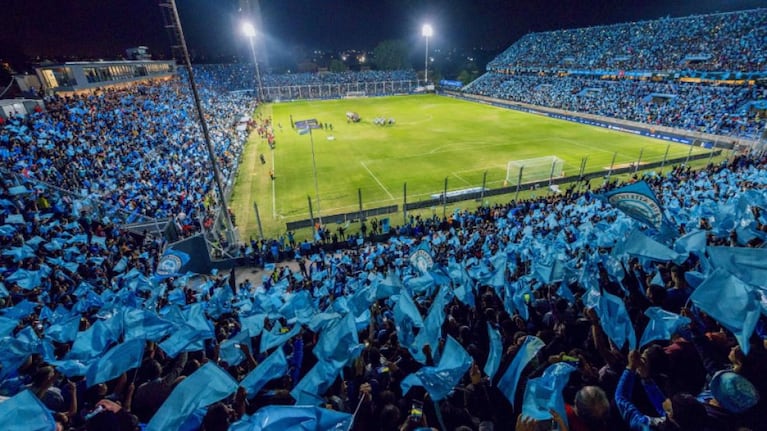 El hombre reaccionó con violencia y fue detenido en el ingreso al estadio.