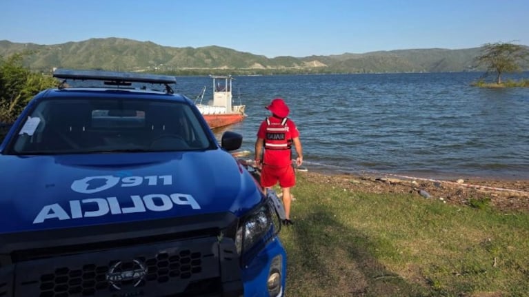 El hombre se ahogó tras el vuelco de la lancha.