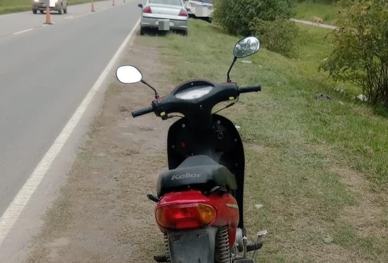 El hombre se trasladaba en una motocicleta Keller 110 cc cuando fue atrapado.