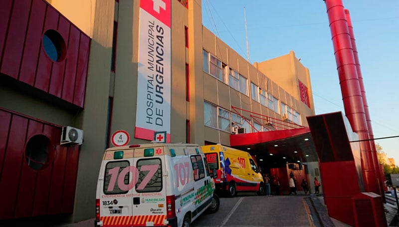 El hombre sigue internado en el Hospital de Urgencias.