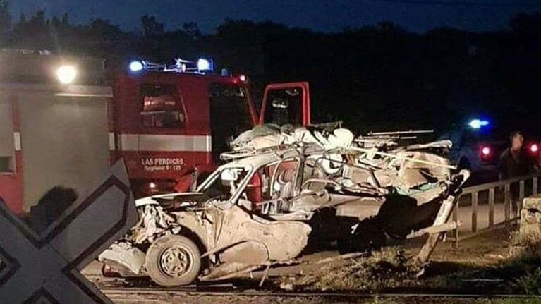 EL hombre, su esposa y su hijo iban en un Renault 12.