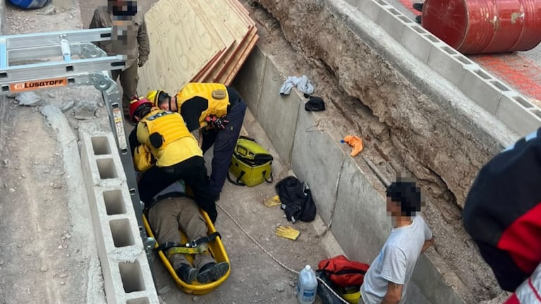 El hombre terminó en el hospital luego de la caída