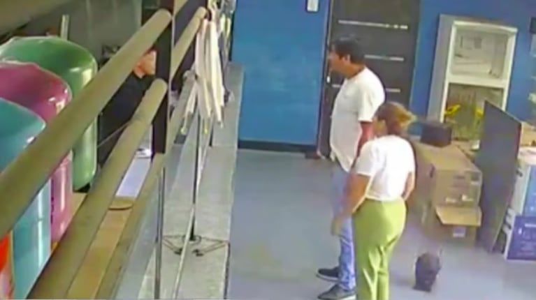 El hombre tuvo un ataque de furia que quedó filmado.