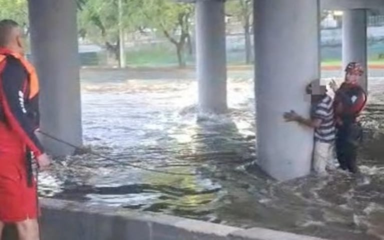 El hombre varado resultó ileso.