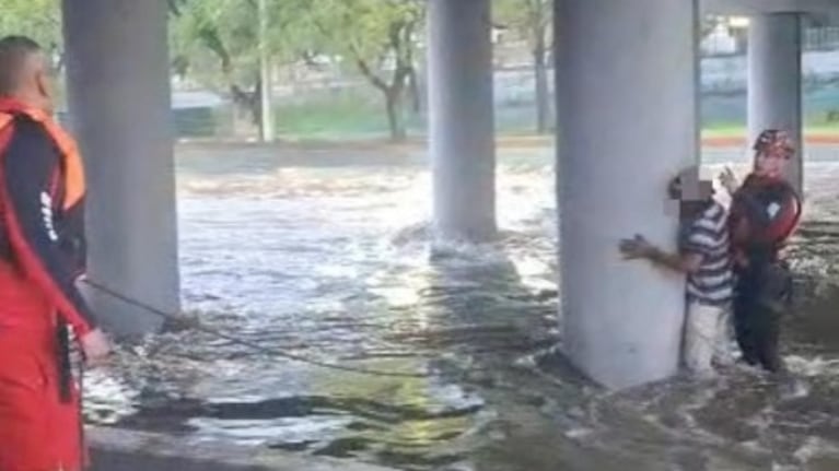 El hombre varado resultó ileso.