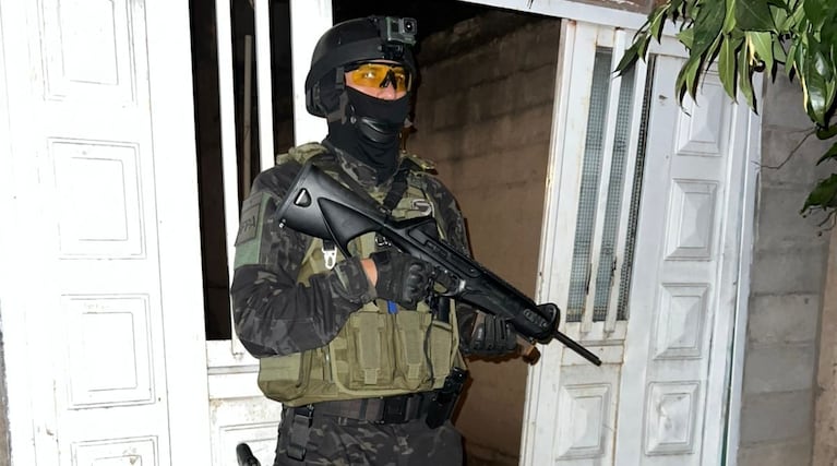 El hombre vendía droga frente a una escuela de Córdoba.