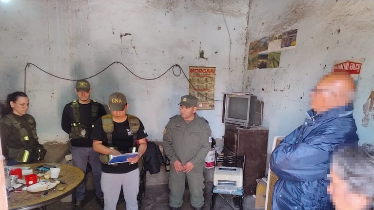 El hombre vivía en una casa en condiciones insalubres.