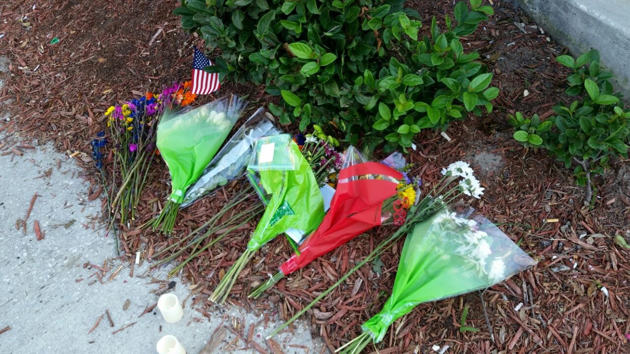 El homenaje de los vecinos de Orlando a las víctimas de la masacre. Fotos: Mariano Cardarelli / ElDoce.tv