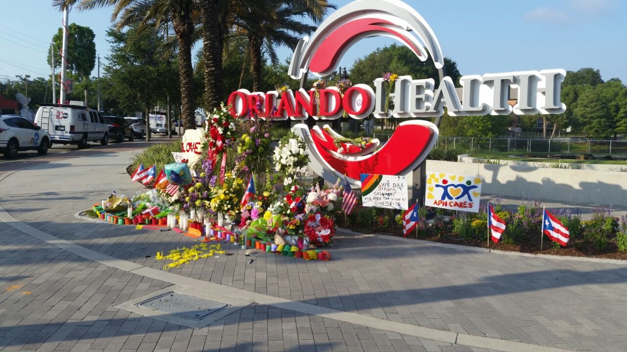 El homenaje de los vecinos de Orlando a las víctimas de la masacre. Fotos: Mariano Cardarelli / ElDoce.tv