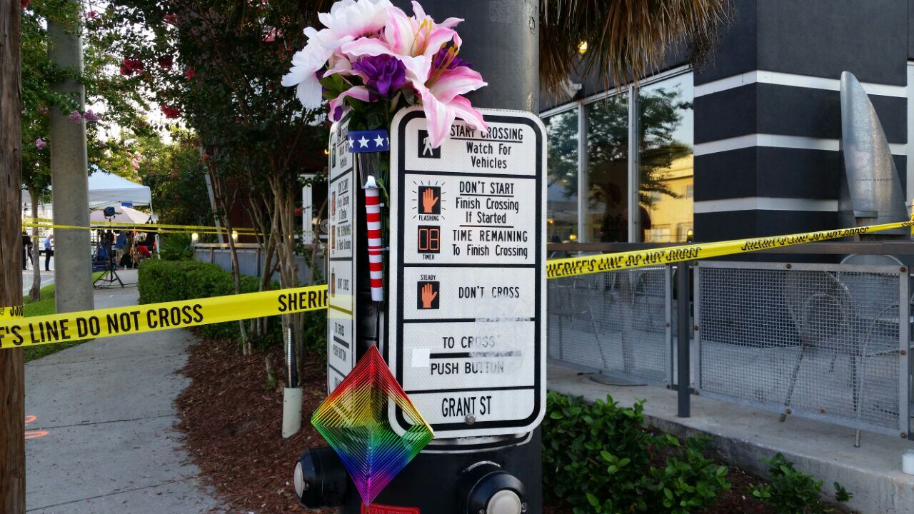 El homenaje de los vecinos de Orlando a las víctimas de la masacre. Fotos: Mariano Cardarelli / ElDoce.tv