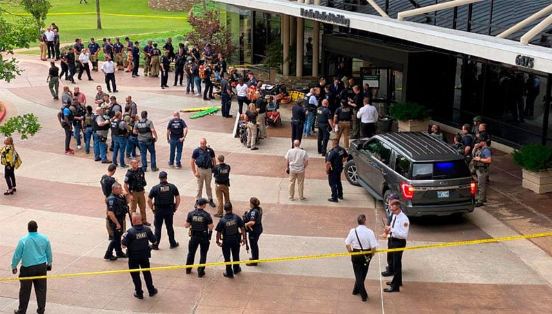 El homicida compró un rifle semiautomático y una pistola horas antes de abrir fuego.