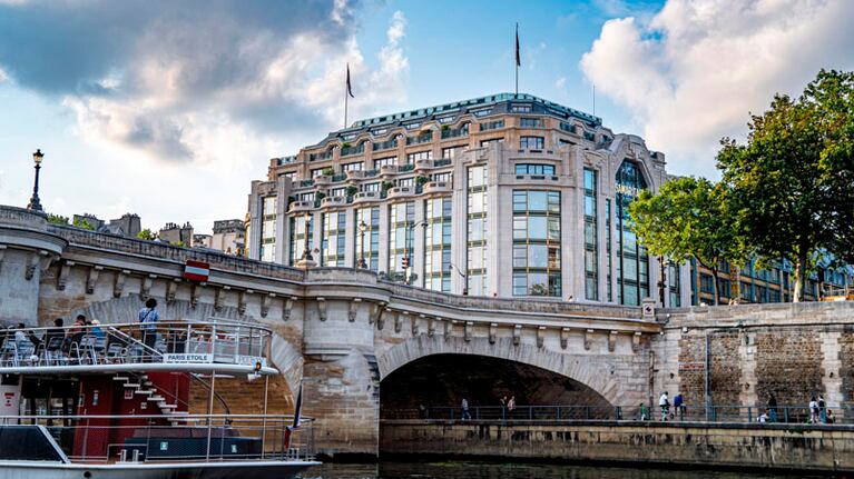 El hotel de la mini luna de miel de Messi y Roccuzzo en París.