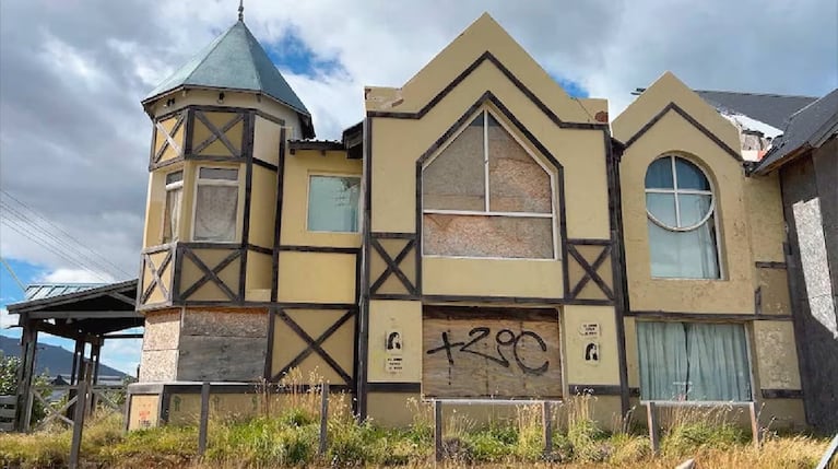 El hotel donde hallaron al hombre muerto.
